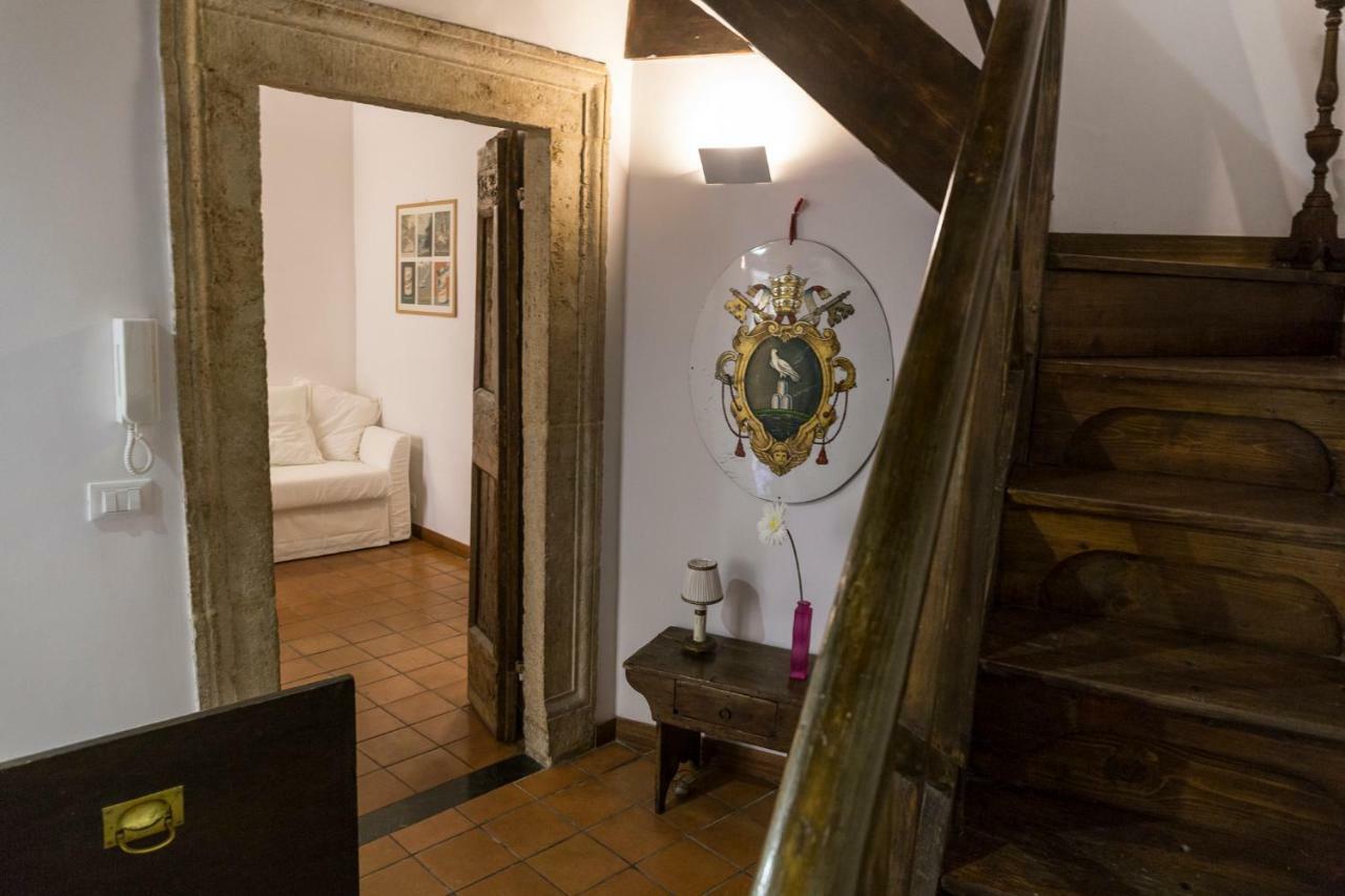 Behind Navona Apartment